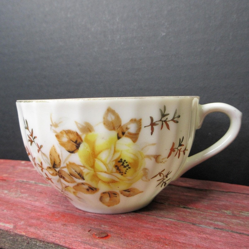 Vintage White Teacup Yellow Rose Floral Gold Trim Fluted Decorative‎ Tea Coffee